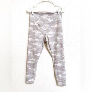 Athleta Elation 7/8 tights in Taupe Camo Size M